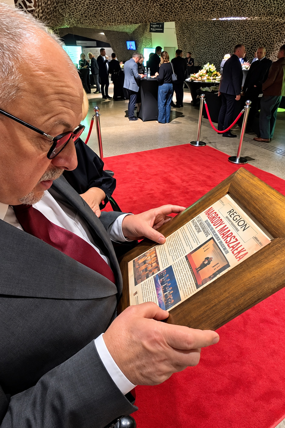 Gazeta natychmiastowa w Toruniu podczas wręczania nagród marszałka